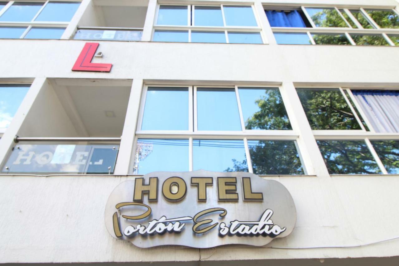 Porton Estadio Hotel